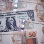 Dólar em alta e Ibovespa em queda: o que isso significa para o Brasil?