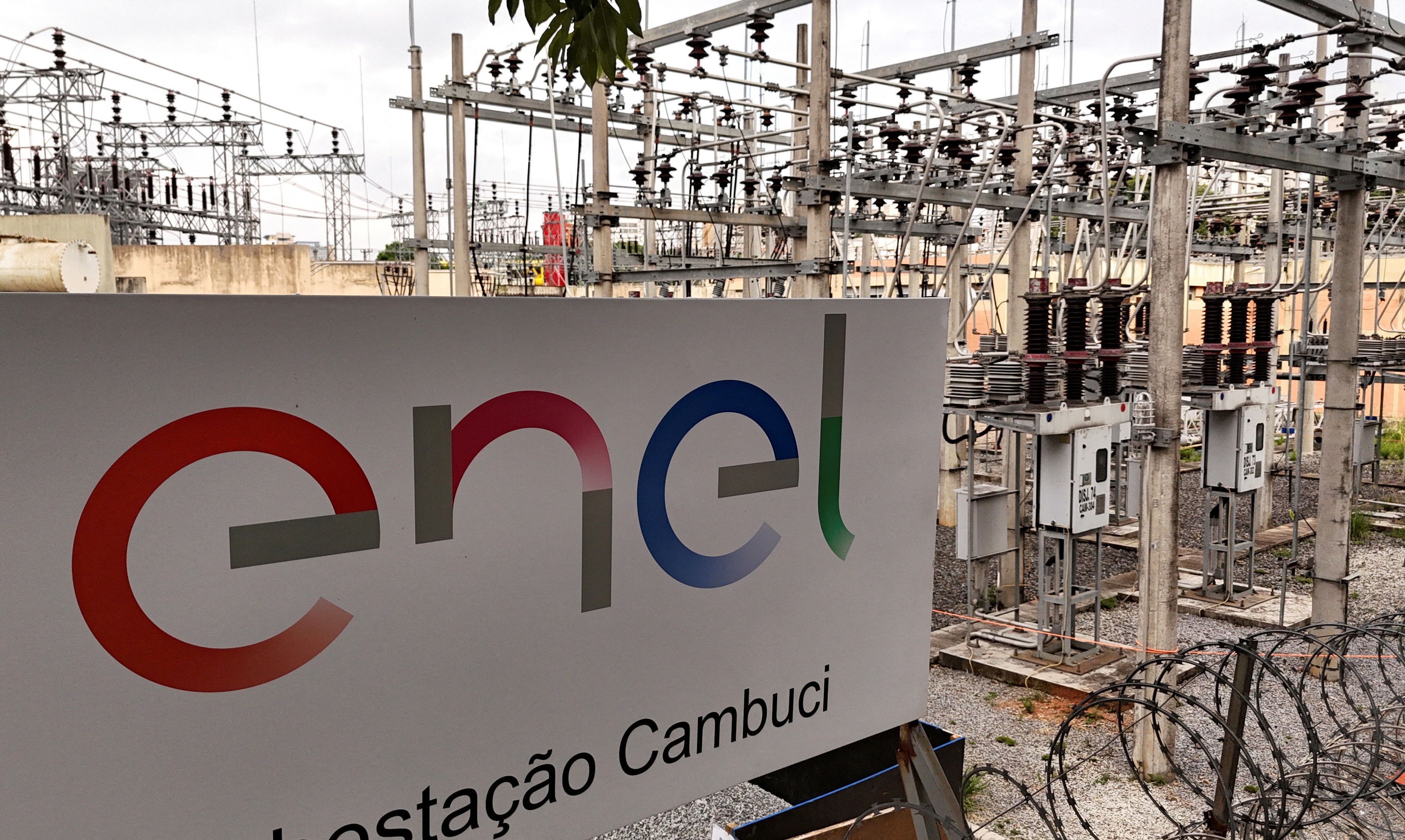 Rebaixamento da Enel Americas: O Que Isso Significa para o Setor Elétrico Brasileiro