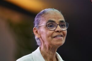 1-54940179049-d60268770d-k