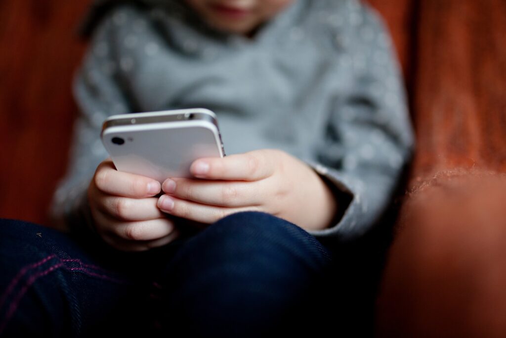 1-canva-celularxcrianca-1