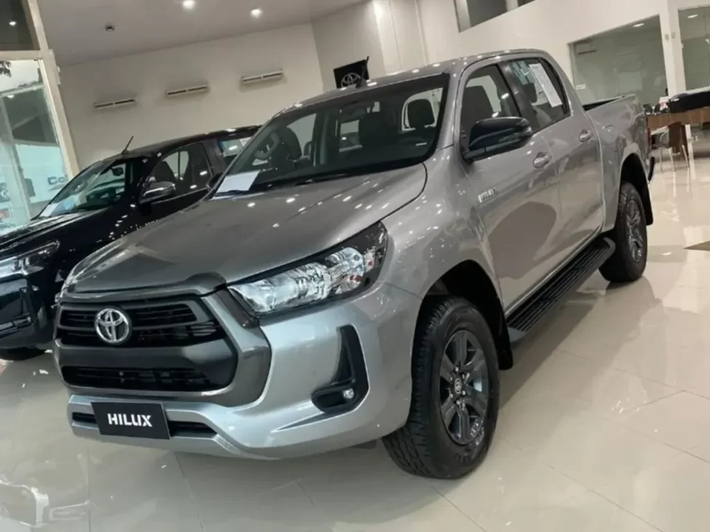 1-toyota-hilux-sr-2025