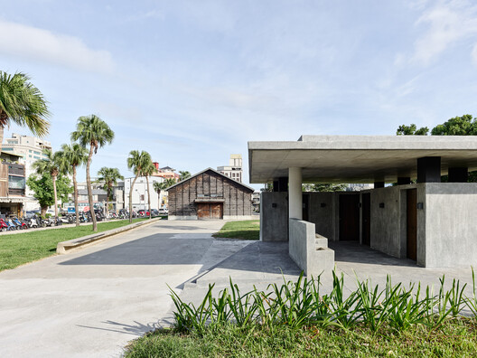 Banheiro Público em Taitung: Arquitetura e Sustentabilidade em Harmonia