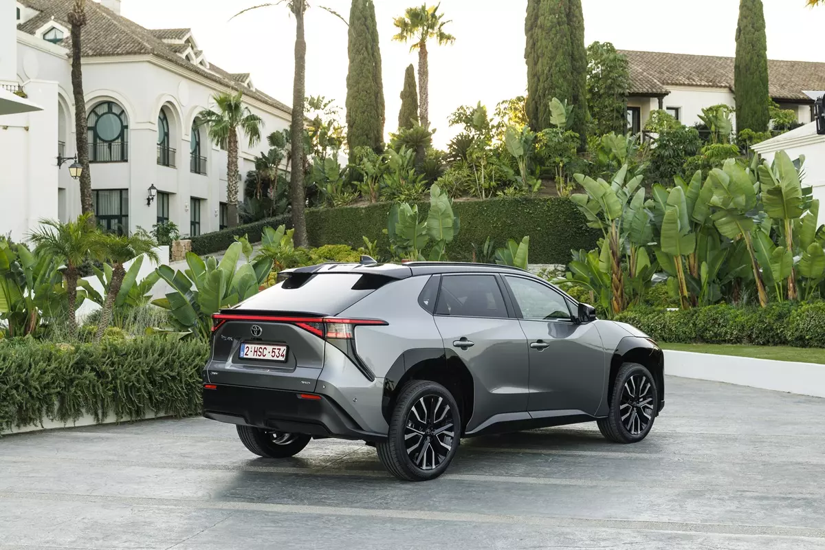 Toyota bZ4X: O Elétrico Global Chega ao Brasil com Força Total