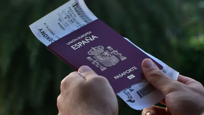 my-spain-visa-f4blA_Vo-gI-unsplash-e1747744435427