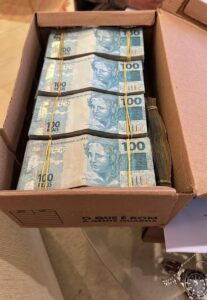 Polícia Federal apreende R$ 500 mil em casa de policial civil