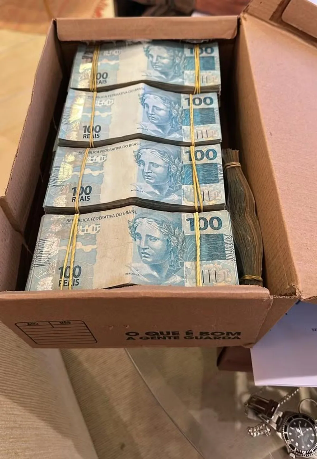 Polícia Federal apreende R$ 500 mil em casa de policial civil