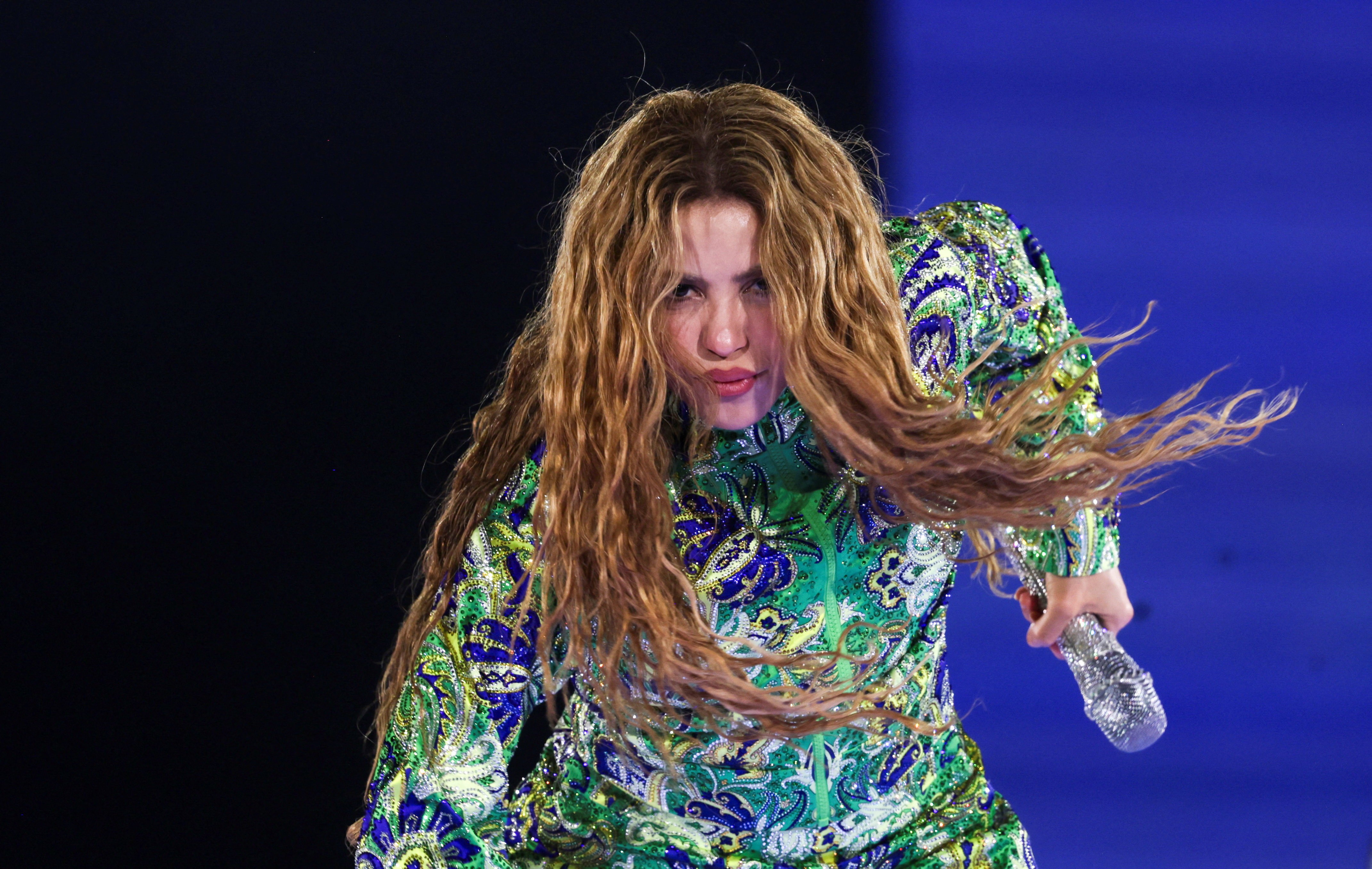 Shakira ilumina Copacabana com show épico para 2 milhões de fãs