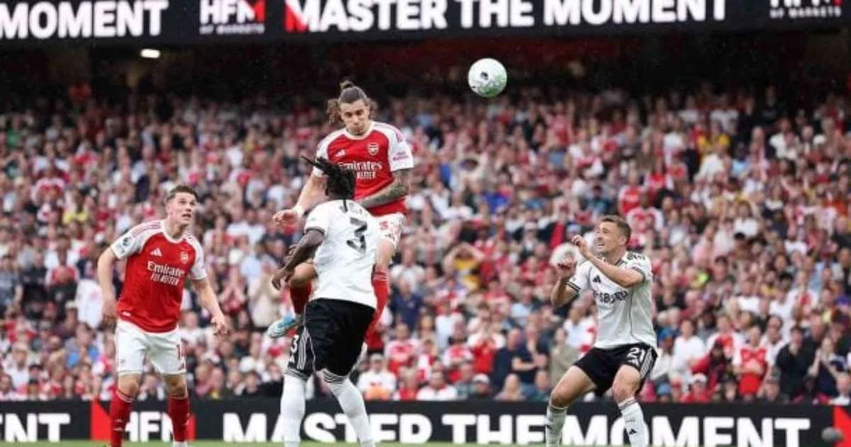 Arsenal avança na Premier League e se prepara para decisão na Champions