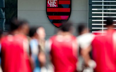 Flamengo sofre derrota dura e vê Palmeiras disparar na tabela