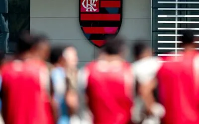 Flamengo sofre derrota dura e vê Palmeiras disparar na tabela