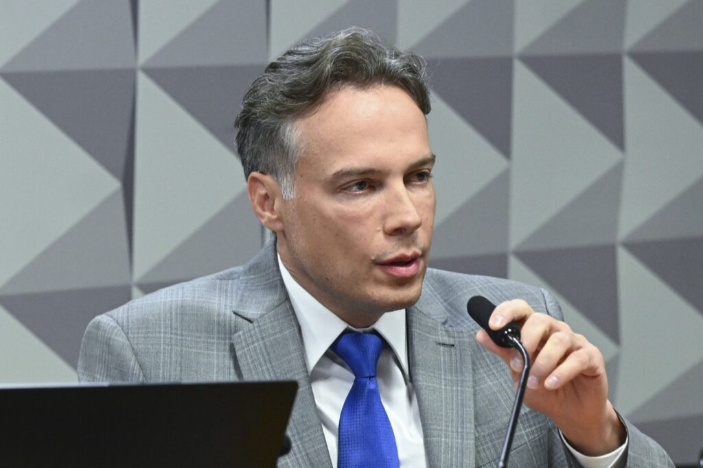 Alvo do INSS fraudou R$6 bi e recebeu auxílio emergencial