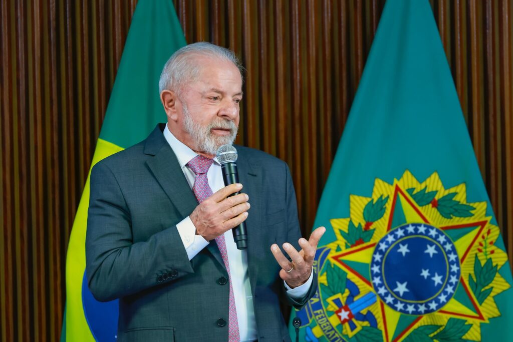 Lula Anuncia Apoio Federal a Pernambuco em Meio a Fortes Chuvas