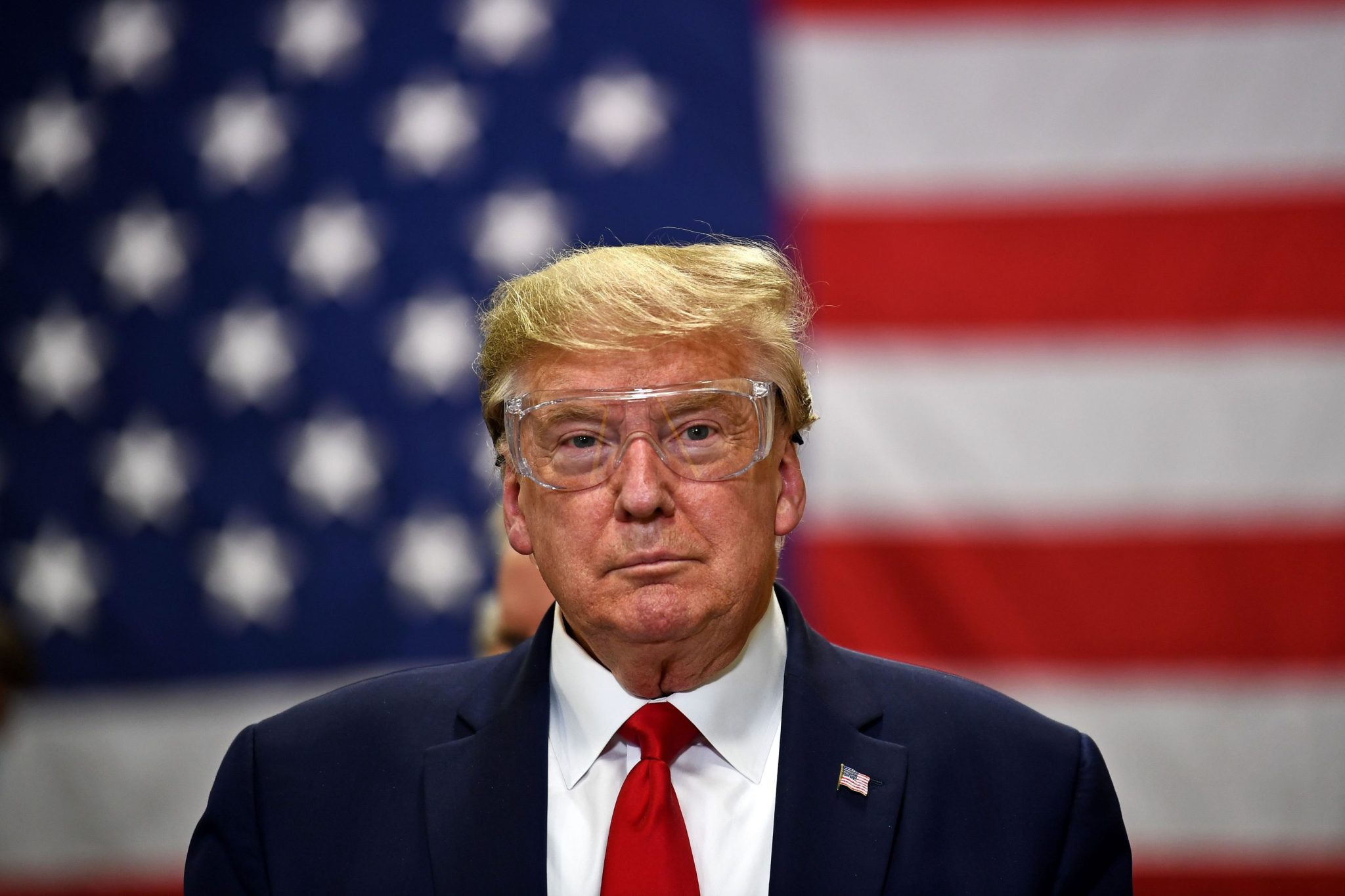 Trump escapa de 4ª ameaça: tiroteio na Casa Branca deixa morto