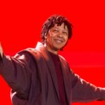 Djavan celebra 50 anos de carreira com show repleto de sucessos e surpresas