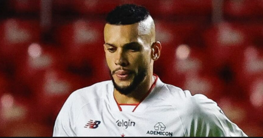São Paulo rescinde com o zagueiro Dória após ameaças a familiares