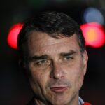 Escândalo do Banco Master: Flávio Bolsonaro e a CPI em Foco