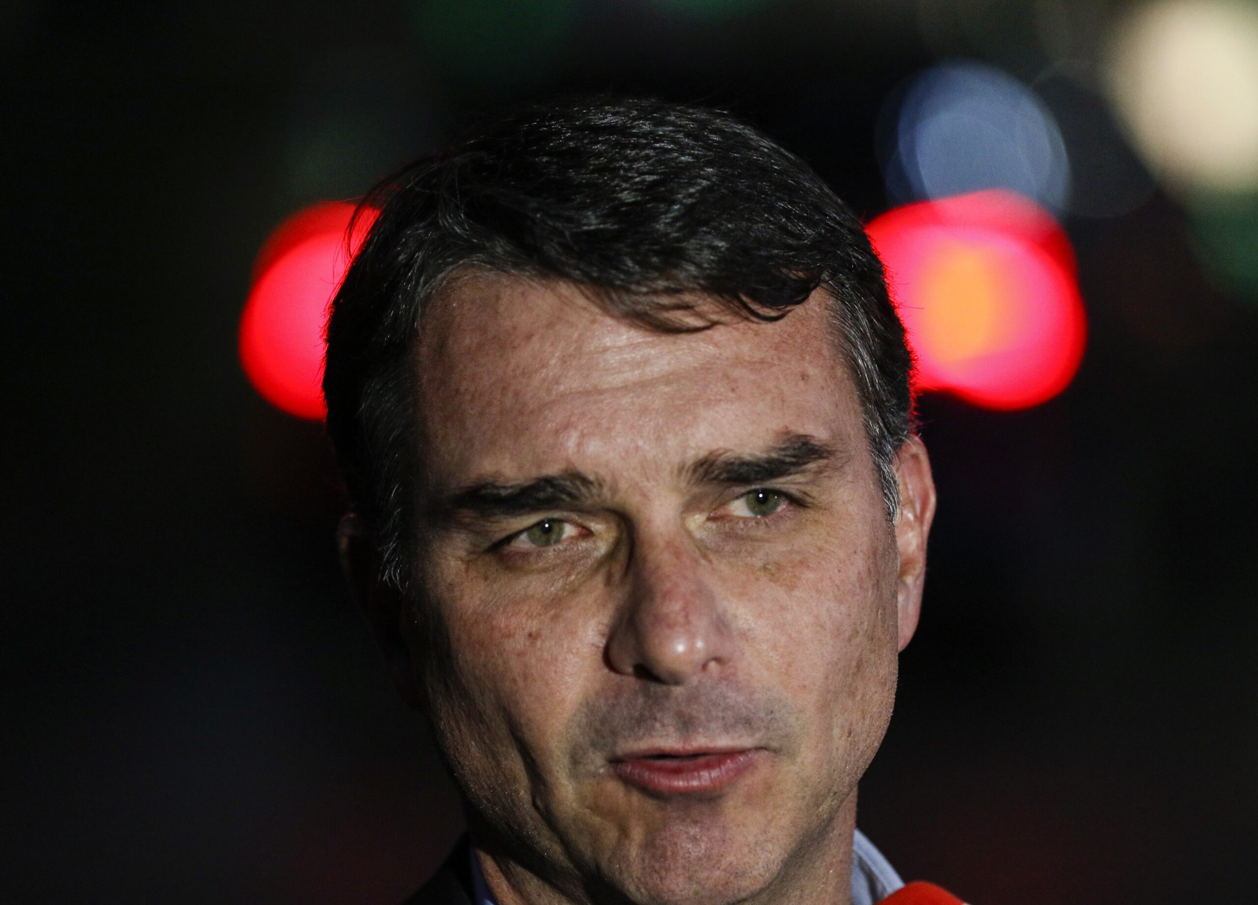 Escândalo do Banco Master: Flávio Bolsonaro e a CPI em Foco