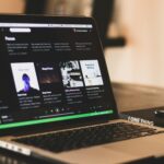 Spotify lança remixes por IA com aval da Universal e taxa extra