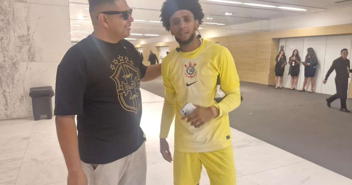 Sósia de Hugo Souza vai ao estádio e viraliza: 'Sou entregador'