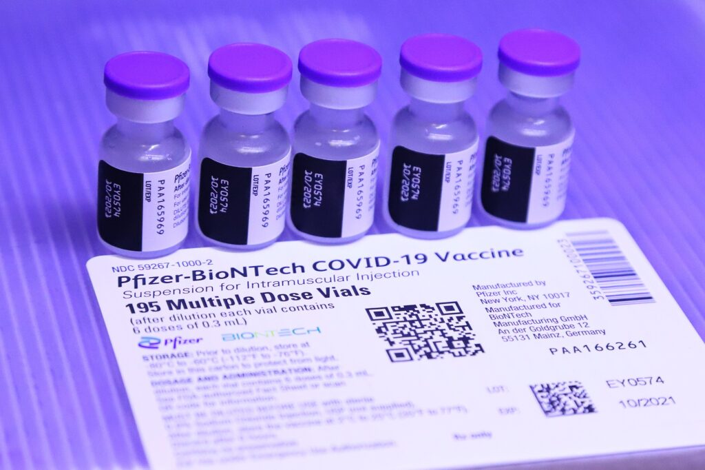 É Fake: Pfizer não listou hantavírus como efeito colateral da vacina; entenda