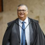 Dino critica 'bizarrices' na política e libera bordão...