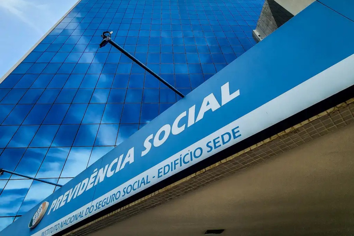 INSS remaneja servidores para acelerar BPC; entenda