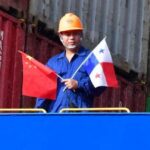 China retém navios do Panamá após perder portos no Canal