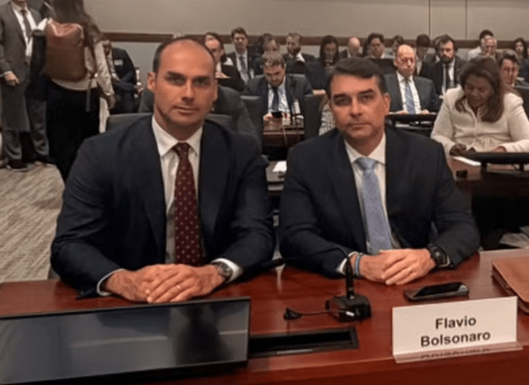 Racha bolsonarista: aliados de Eduardo detonam campanha de Flávio
