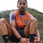 Vitinho do Botafogo vira alvo de times europeus