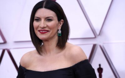 Laura Pausini e Sandy regravam clássico dos anos 90