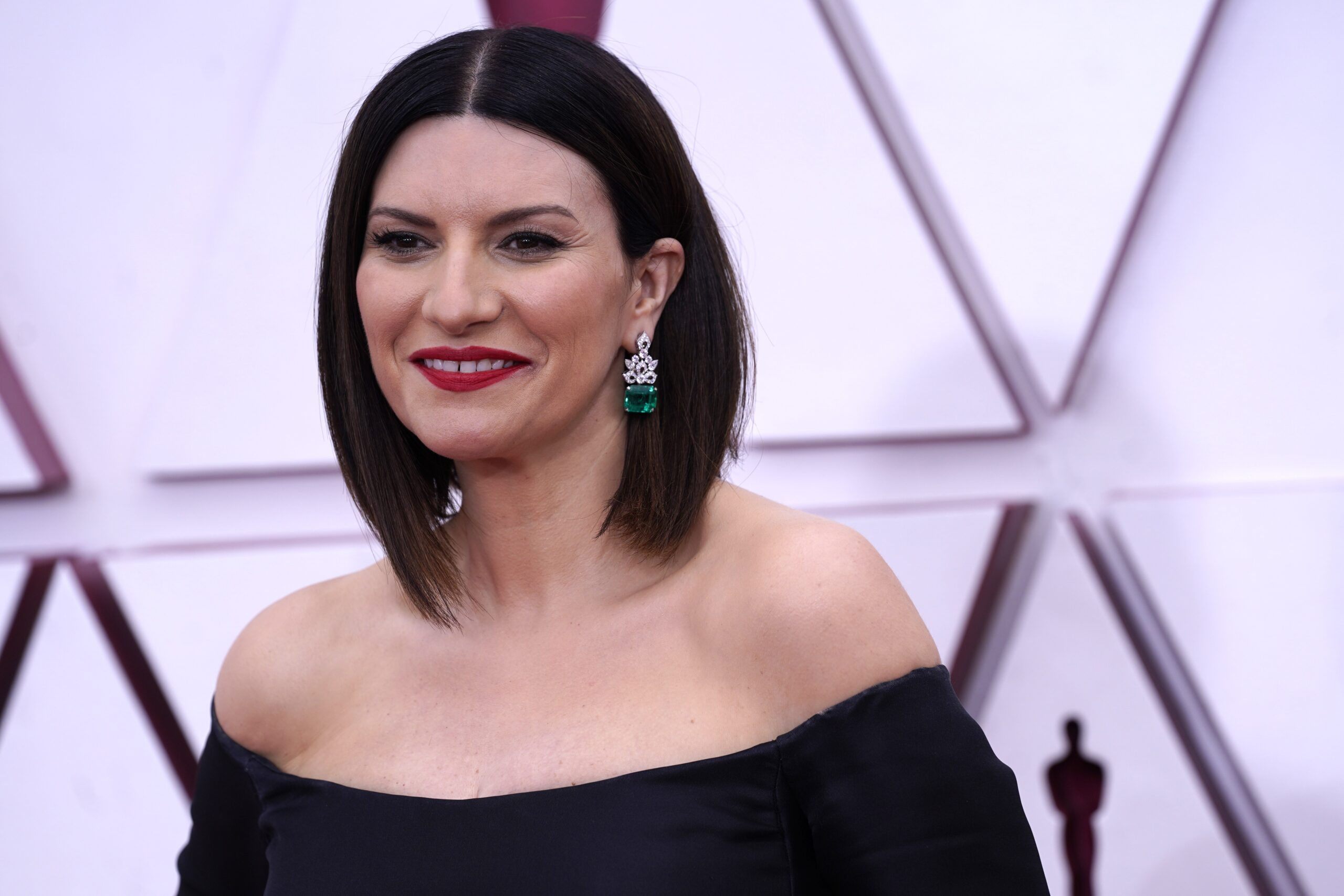 Laura Pausini e Sandy regravam clássico dos anos 90